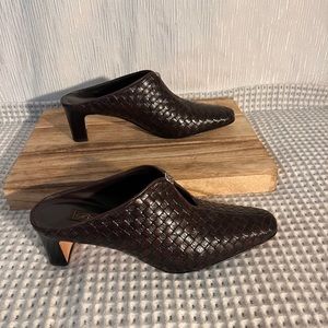 Brighton Tynan Brown
Leather Basketweave Mules
Slip on Shoes Size 8.5